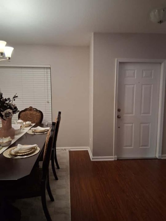 For Rent: $900 (1 beds, 1 baths, 180 Square Feet)