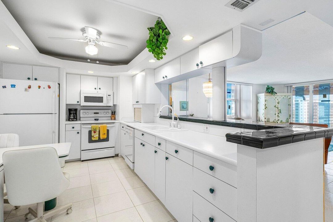 For Rent: $5,000 (2 beds, 2 baths, 1200 Square Feet)