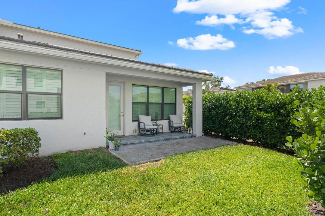 For Sale: $570,000 (3 beds, 2 baths, 1927 Square Feet)