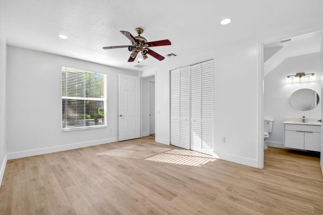 Под контрактом: $485,000 (4 спален, 3 ванн, 1880 Квадратных фут)