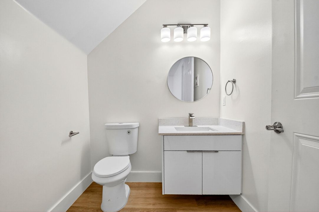 Под контрактом: $485,000 (4 спален, 3 ванн, 1880 Квадратных фут)