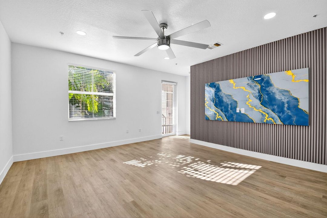 Под контрактом: $485,000 (4 спален, 3 ванн, 1880 Квадратных фут)