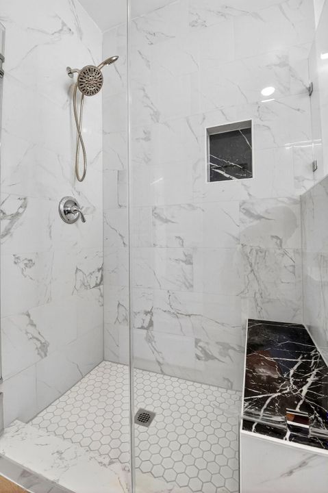 Под контрактом: $485,000 (4 спален, 3 ванн, 1880 Квадратных фут)