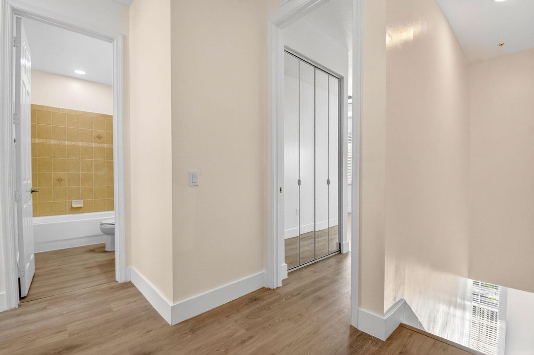 Под контрактом: $485,000 (4 спален, 3 ванн, 1880 Квадратных фут)