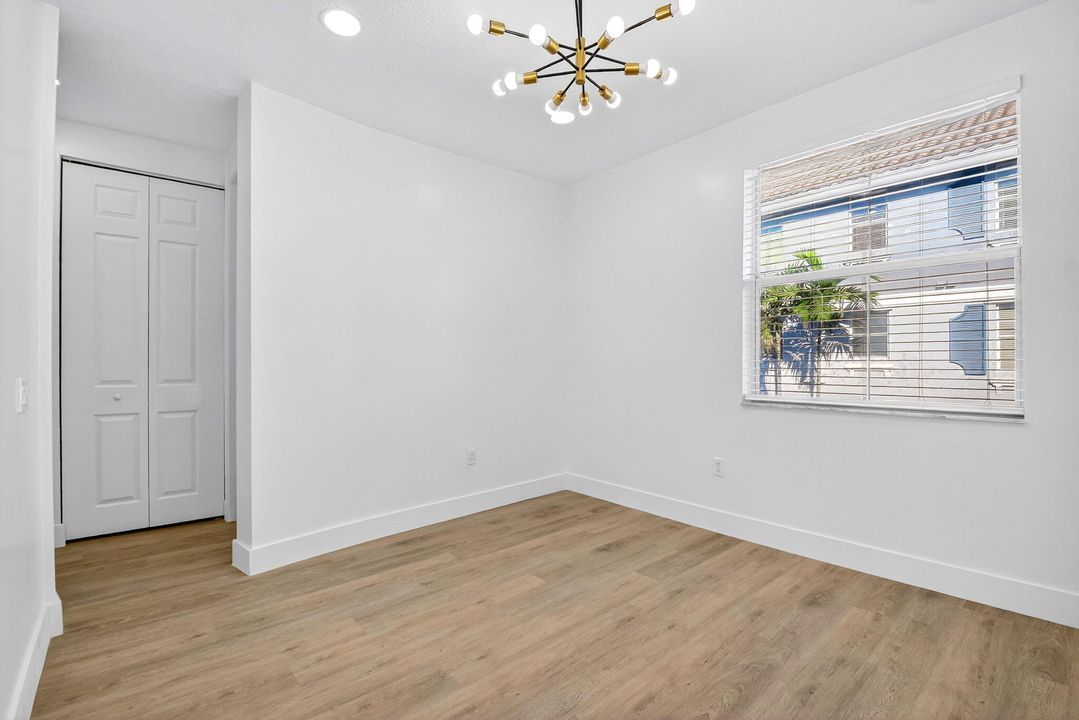 Под контрактом: $485,000 (4 спален, 3 ванн, 1880 Квадратных фут)