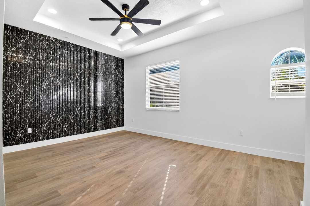 Под контрактом: $485,000 (4 спален, 3 ванн, 1880 Квадратных фут)