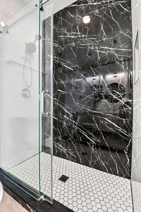 Под контрактом: $485,000 (4 спален, 3 ванн, 1880 Квадратных фут)