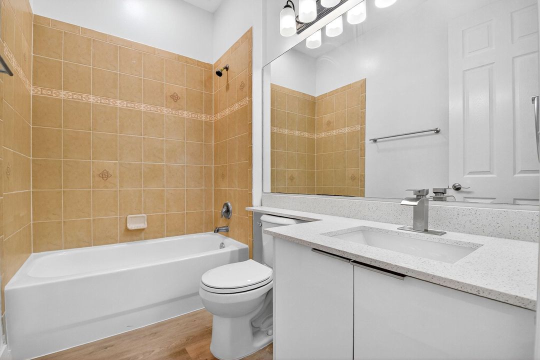 Под контрактом: $485,000 (4 спален, 3 ванн, 1880 Квадратных фут)