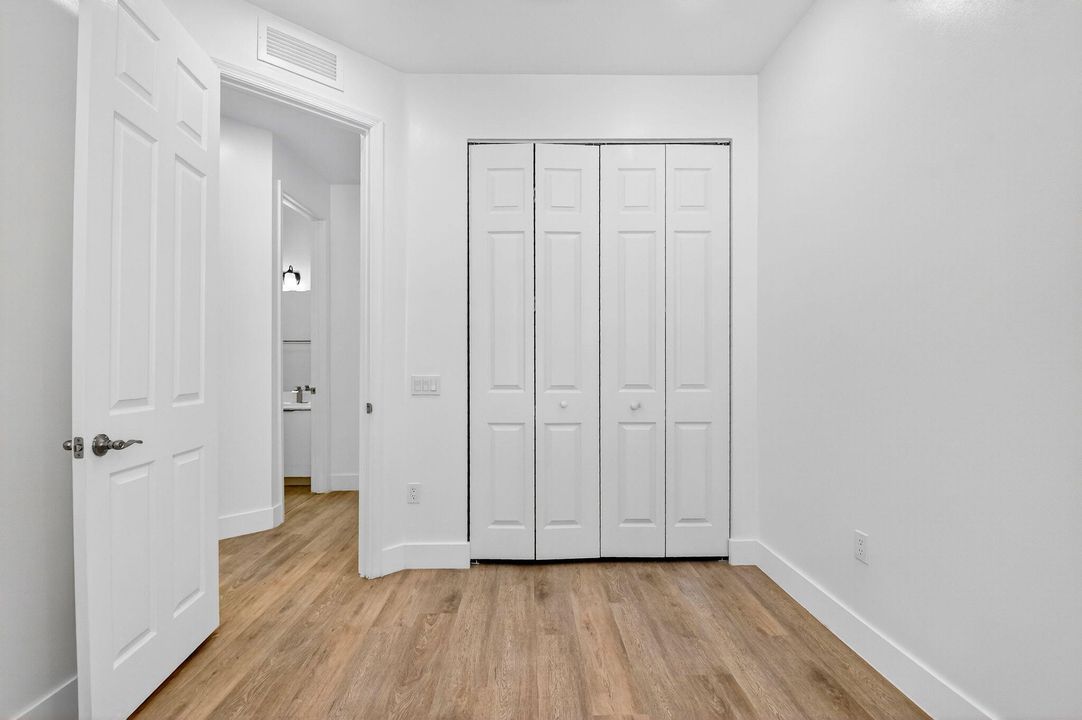 Под контрактом: $485,000 (4 спален, 3 ванн, 1880 Квадратных фут)