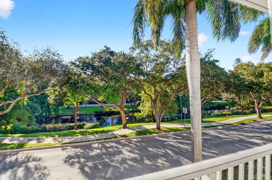 Под контрактом: $485,000 (4 спален, 3 ванн, 1880 Квадратных фут)