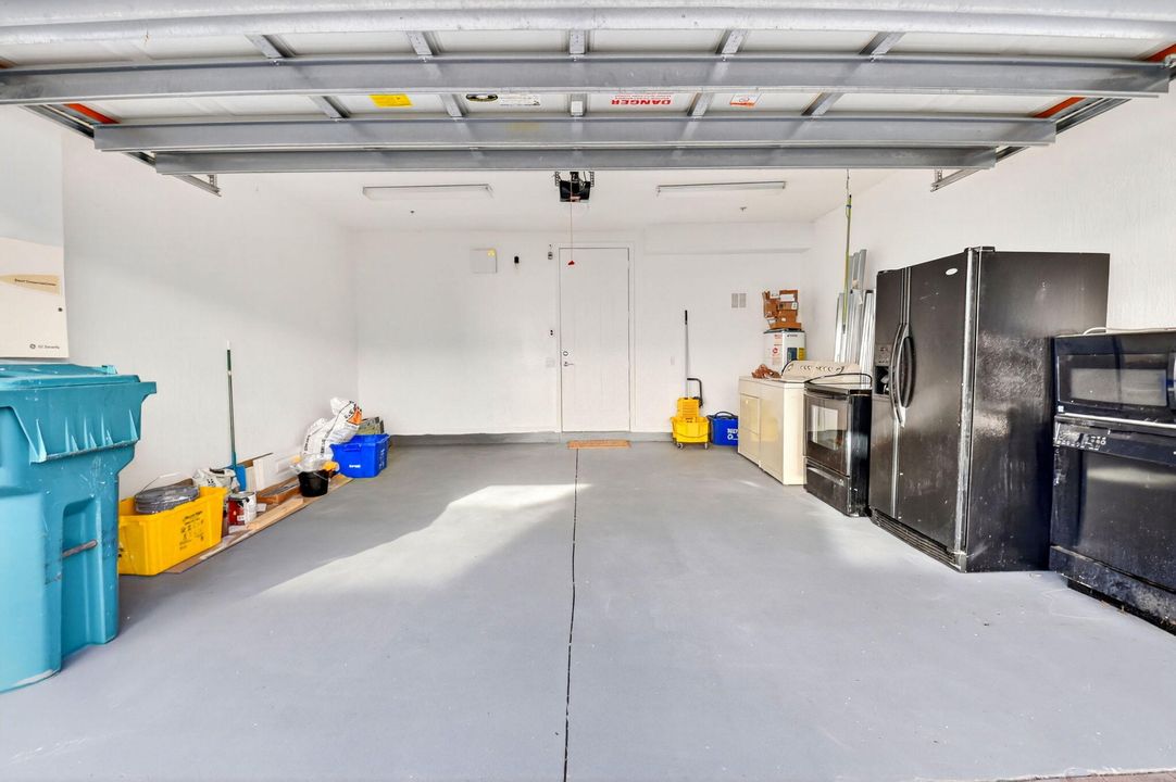 Под контрактом: $485,000 (4 спален, 3 ванн, 1880 Квадратных фут)