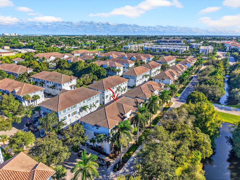 Под контрактом: $485,000 (4 спален, 3 ванн, 1880 Квадратных фут)