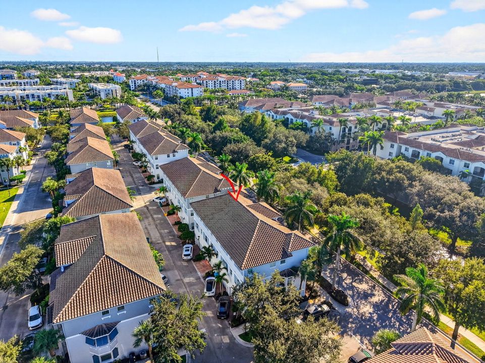 Под контрактом: $485,000 (4 спален, 3 ванн, 1880 Квадратных фут)