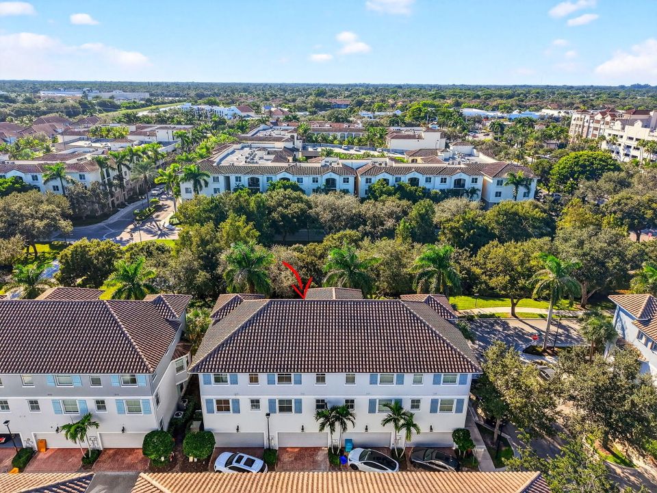 Под контрактом: $485,000 (4 спален, 3 ванн, 1880 Квадратных фут)