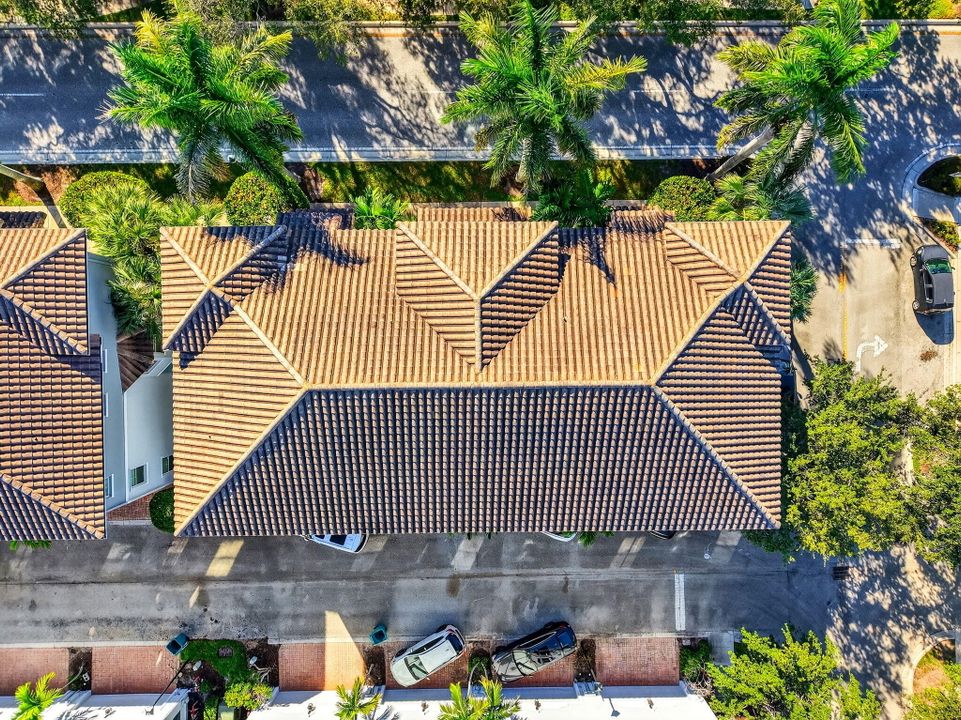 Под контрактом: $485,000 (4 спален, 3 ванн, 1880 Квадратных фут)