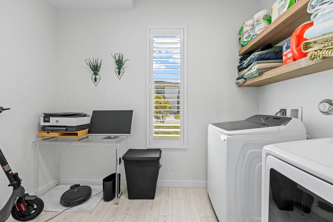 For Sale: $570,000 (3 beds, 2 baths, 1927 Square Feet)