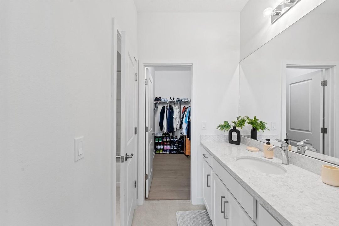 For Sale: $570,000 (3 beds, 2 baths, 1927 Square Feet)