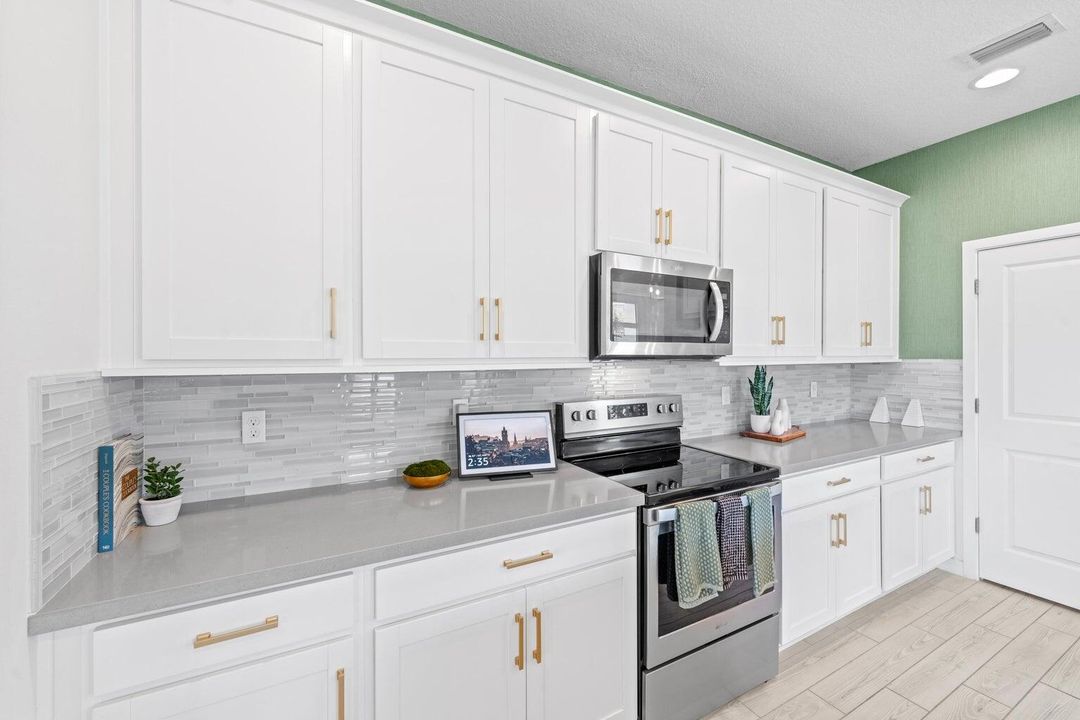 For Sale: $570,000 (3 beds, 2 baths, 1927 Square Feet)