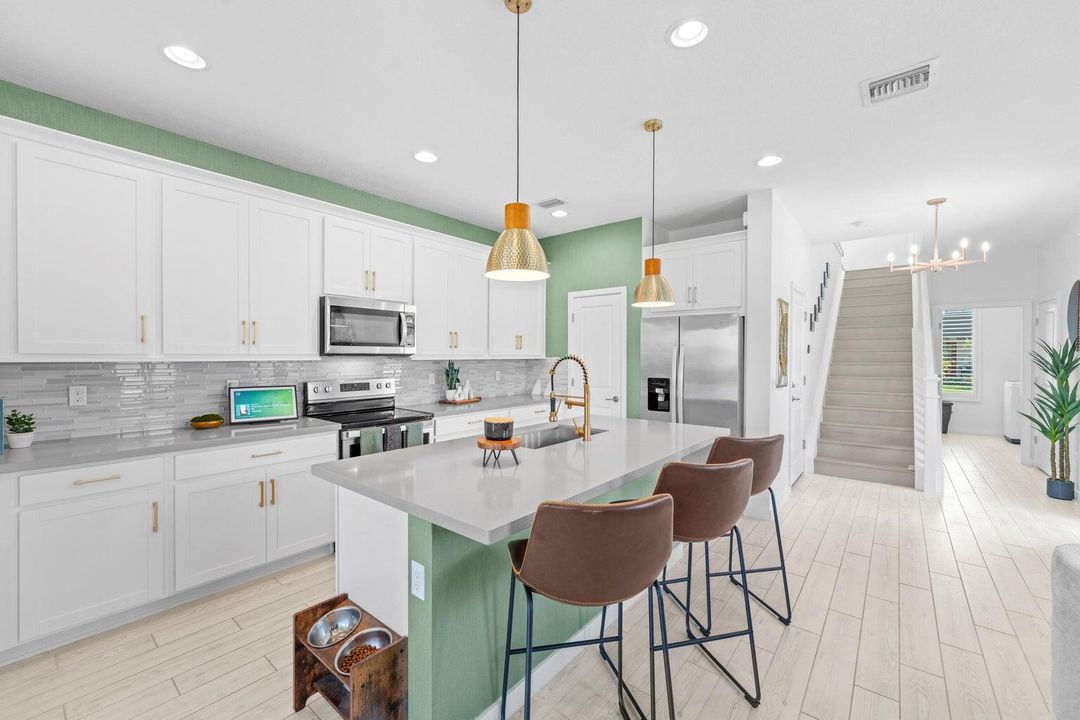 For Sale: $570,000 (3 beds, 2 baths, 1927 Square Feet)