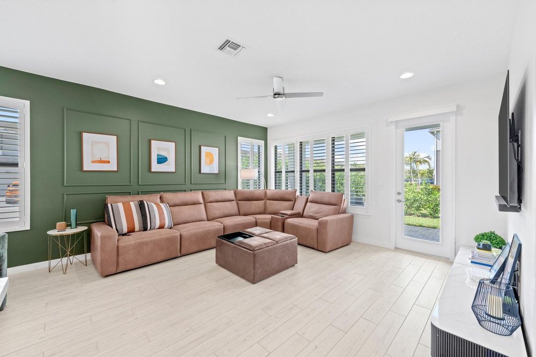 For Sale: $570,000 (3 beds, 2 baths, 1927 Square Feet)