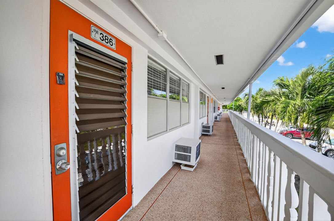 待售: $90,200 (1 贝兹, 1 浴室, 700 平方英尺)