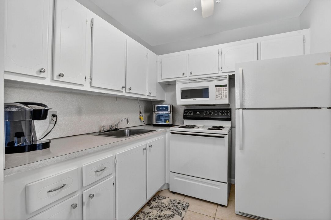 待售: $90,200 (1 贝兹, 1 浴室, 700 平方英尺)