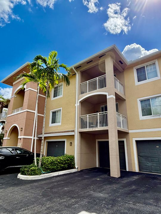 合同活跃: $2,250 (2 贝兹, 2 浴室, 1071 平方英尺)