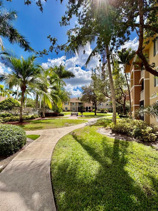 合同活跃: $2,250 (2 贝兹, 2 浴室, 1071 平方英尺)