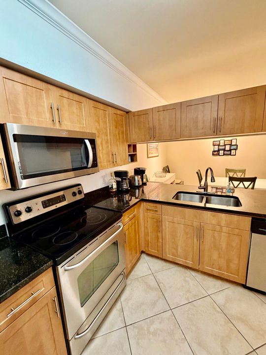 合同活跃: $2,250 (2 贝兹, 2 浴室, 1071 平方英尺)