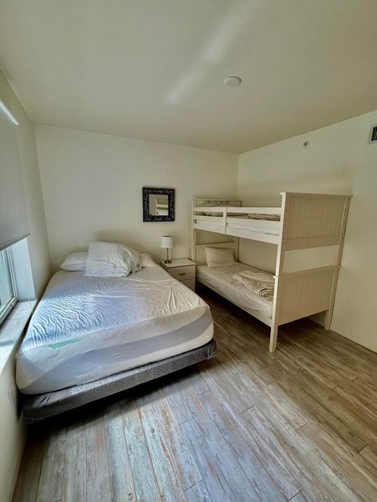 合同活跃: $2,250 (2 贝兹, 2 浴室, 1071 平方英尺)