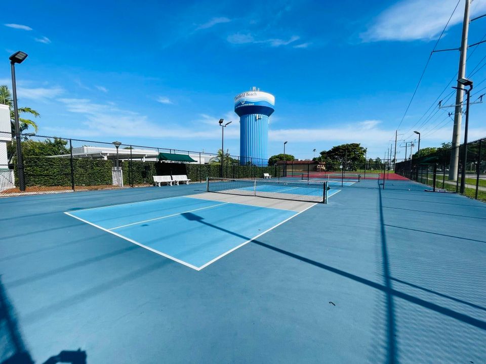 待售: $90,200 (1 贝兹, 1 浴室, 700 平方英尺)