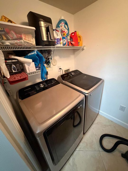 合同活跃: $2,250 (2 贝兹, 2 浴室, 1071 平方英尺)