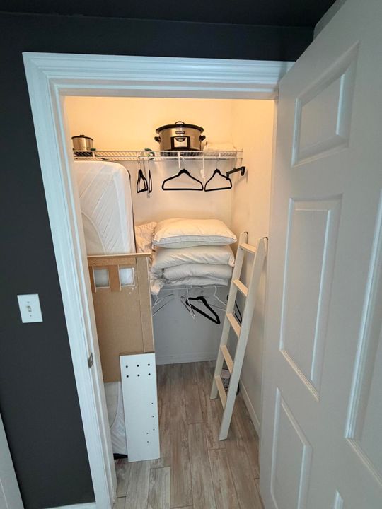 合同活跃: $2,250 (2 贝兹, 2 浴室, 1071 平方英尺)