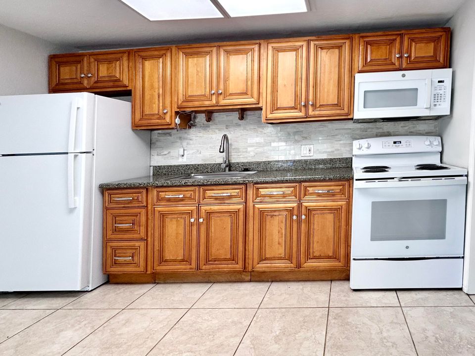 For Rent: $1,650 (1 beds, 1 baths, 550 Square Feet)