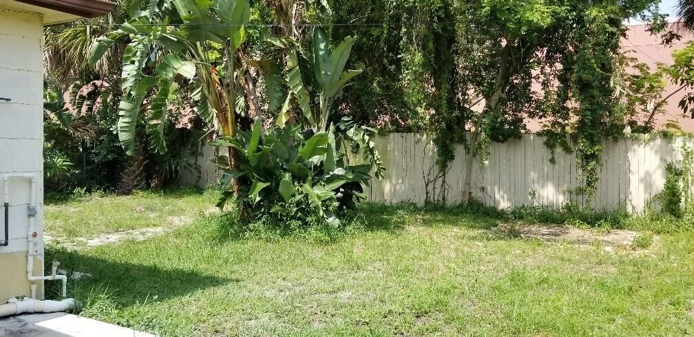 For Rent: $2,200 (2 beds, 1 baths, 1213 Square Feet)