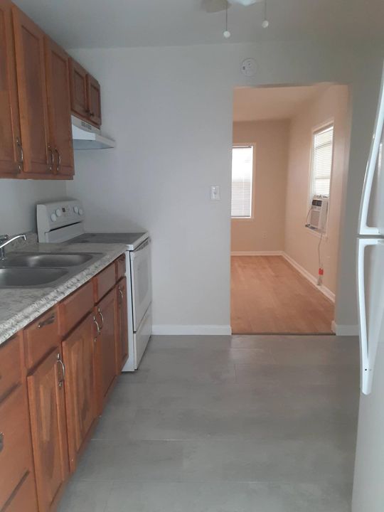For Rent: $2,200 (2 beds, 1 baths, 1213 Square Feet)