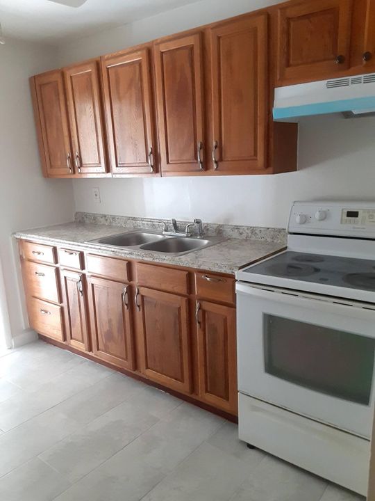 For Rent: $2,200 (2 beds, 1 baths, 1213 Square Feet)