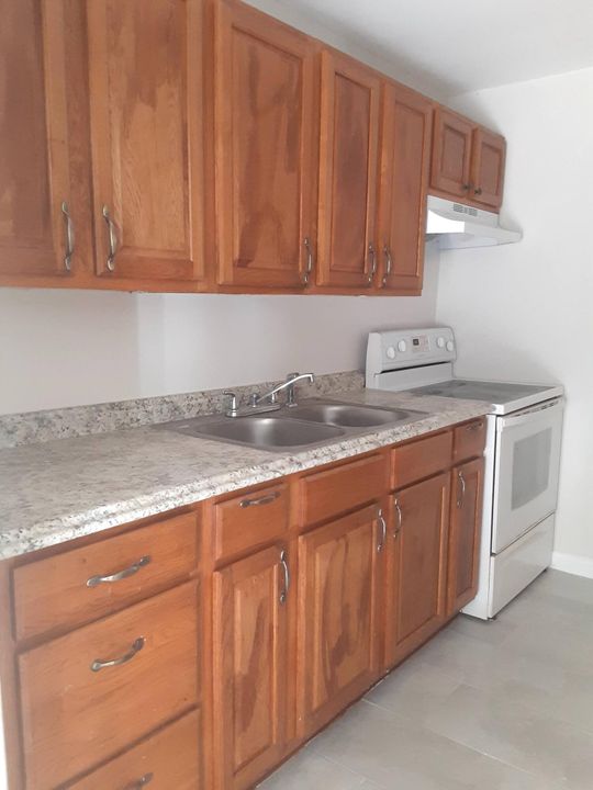 For Rent: $2,200 (2 beds, 1 baths, 1213 Square Feet)