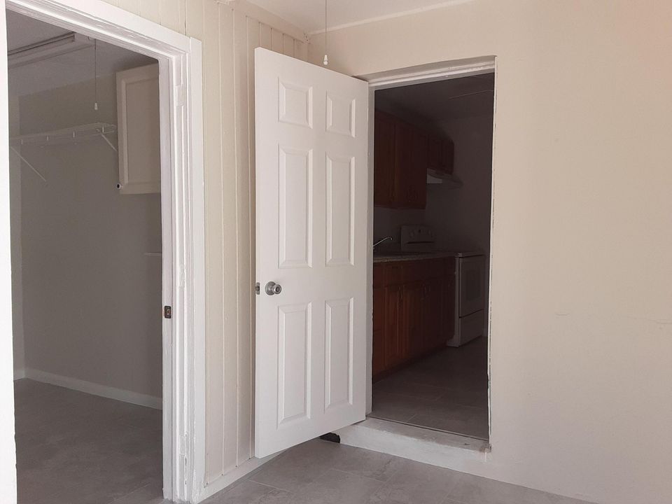 For Rent: $2,200 (2 beds, 1 baths, 1213 Square Feet)