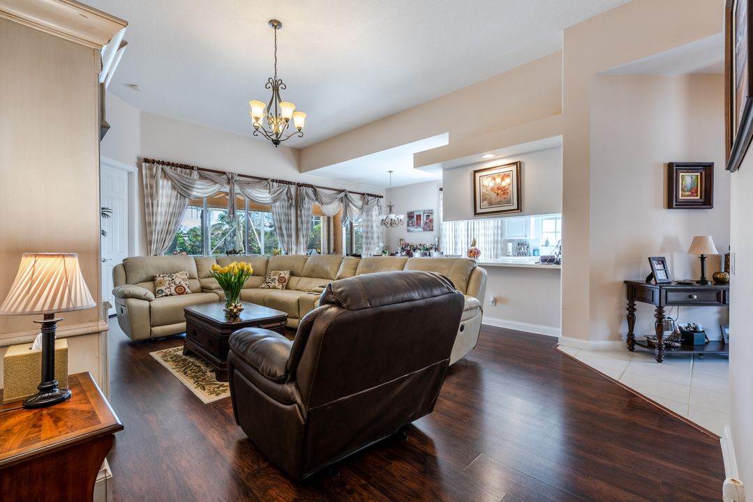 En Renta: $6,800 (3 camas, 3 baños, 2001 Pies cuadrados)