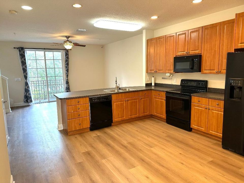 For Sale: $510,000 (3 beds, 3 baths, 1953 Square Feet)