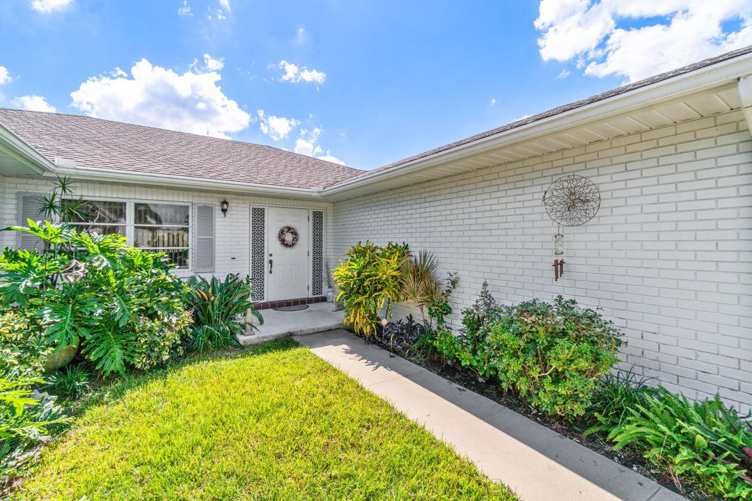 合同活跃: $3,200 (3 贝兹, 2 浴室, 2340 平方英尺)