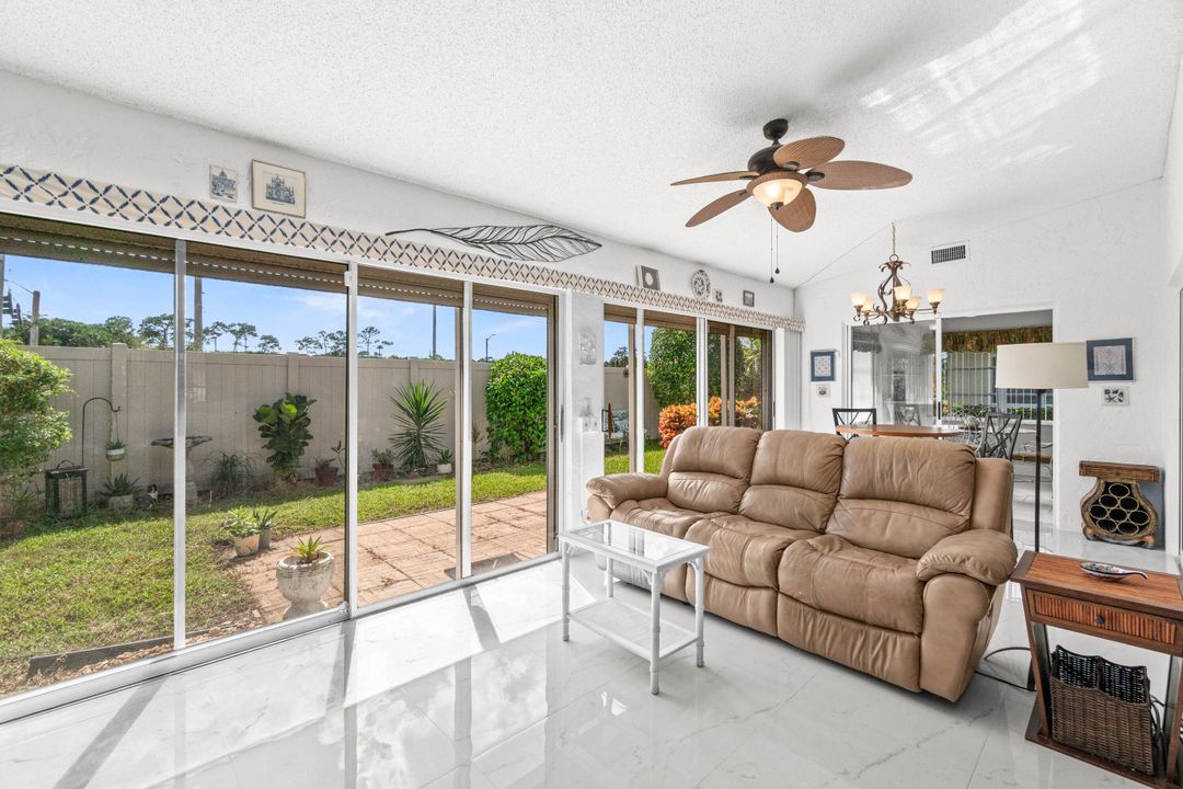 合同活跃: $3,200 (3 贝兹, 2 浴室, 2340 平方英尺)