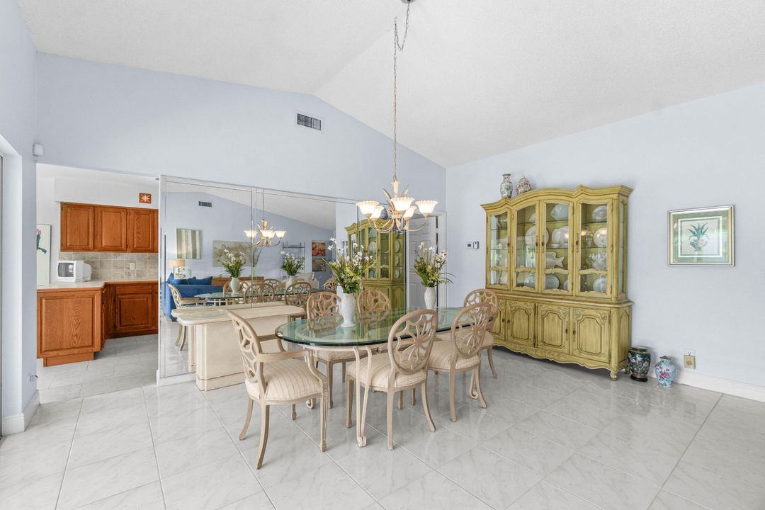 合同活跃: $3,200 (3 贝兹, 2 浴室, 2340 平方英尺)