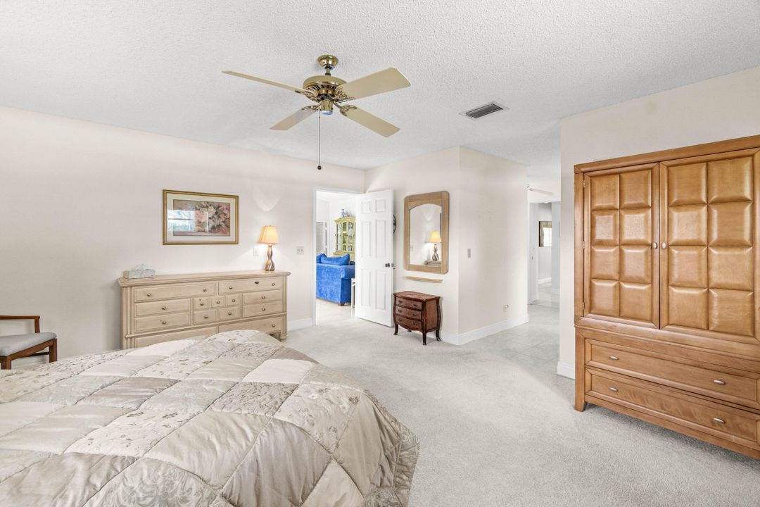 合同活跃: $3,200 (3 贝兹, 2 浴室, 2340 平方英尺)