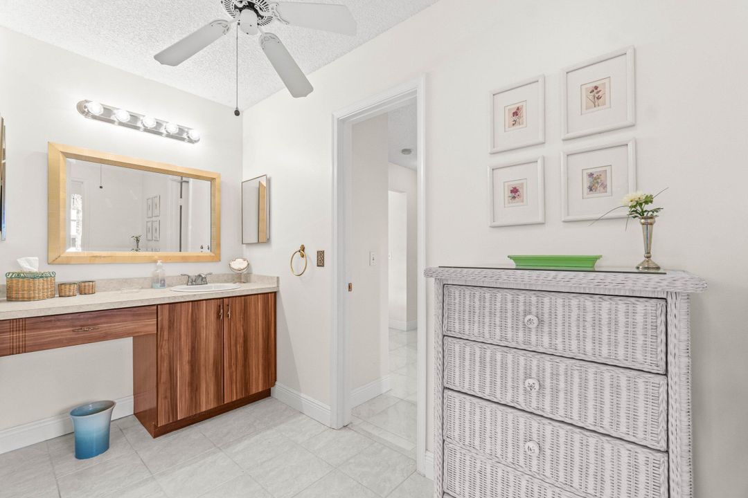 合同活跃: $3,200 (3 贝兹, 2 浴室, 2340 平方英尺)