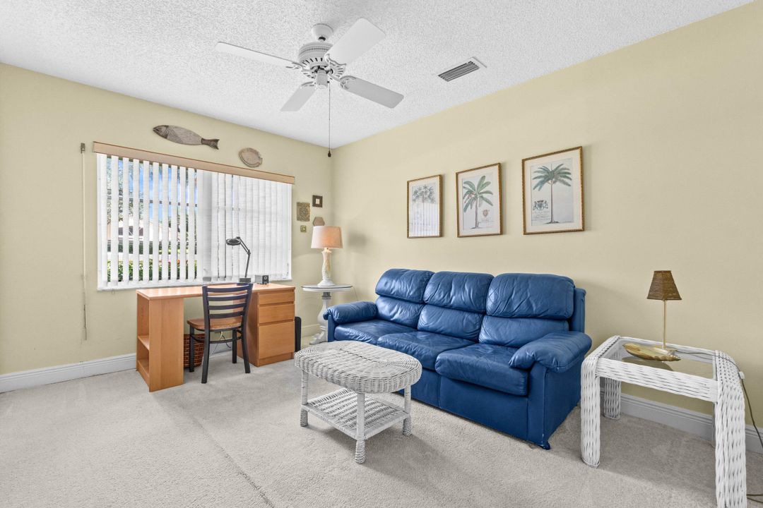 合同活跃: $3,200 (3 贝兹, 2 浴室, 2340 平方英尺)