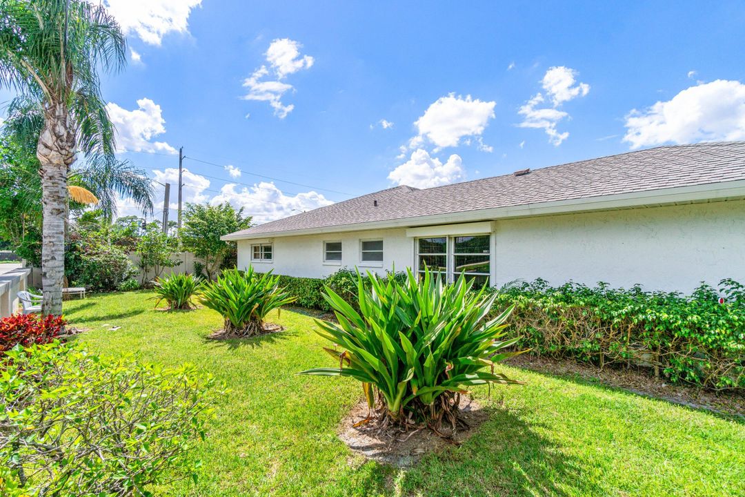 合同活跃: $3,200 (3 贝兹, 2 浴室, 2340 平方英尺)