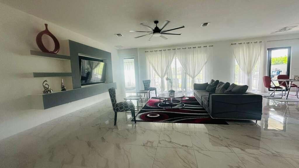 For Sale: $1,050,000 (3 beds, 3 baths, 3066 Square Feet)