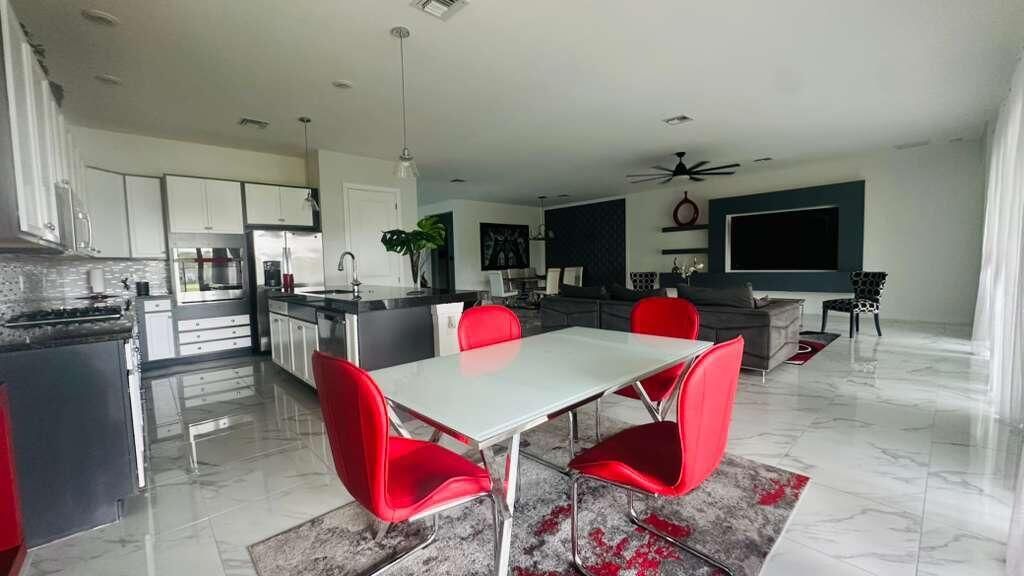 For Sale: $1,050,000 (3 beds, 3 baths, 3066 Square Feet)